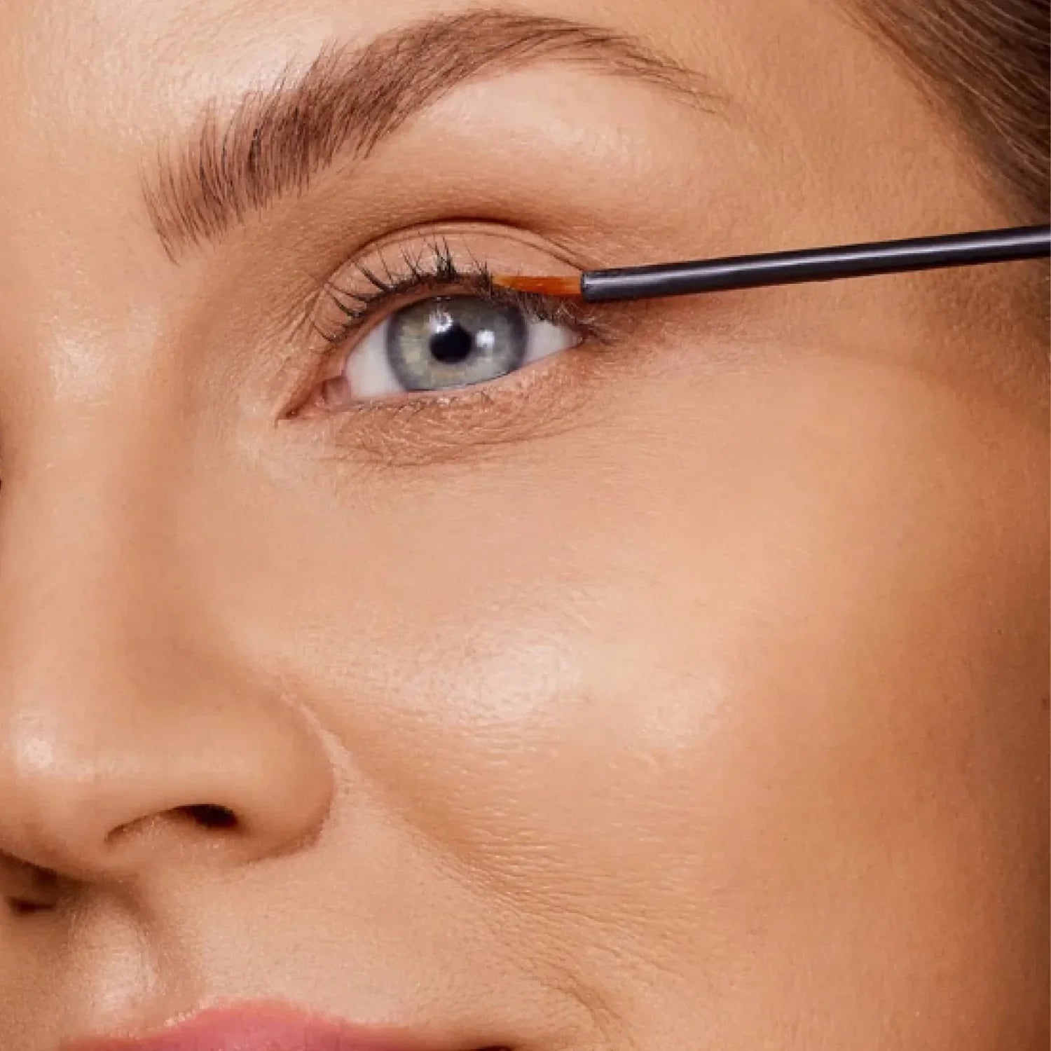 Lash Serum Side Effects: What’s Normal and What to Avoid