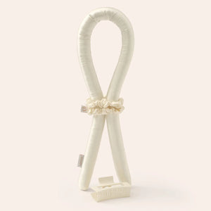 Heatless Curls in Mulberry Silk